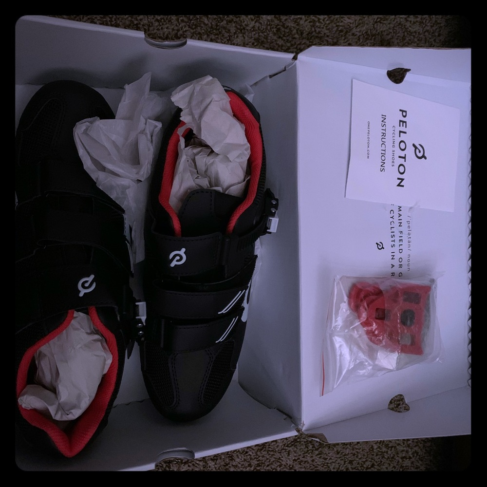 Peloton cycling shoes size 43. Men’s 10 women’s 12